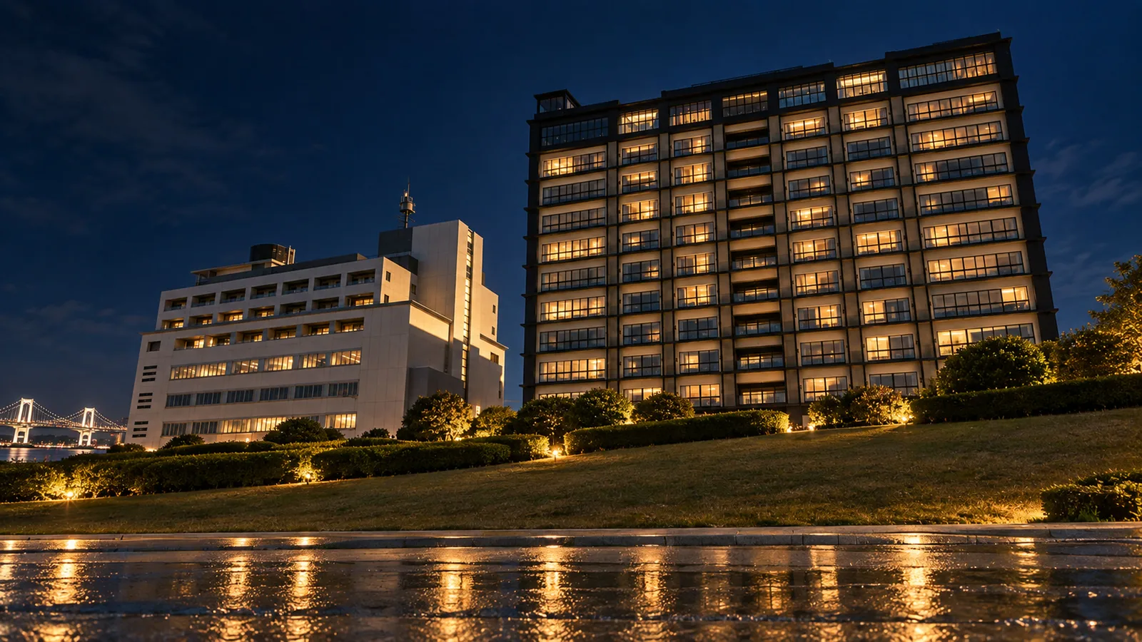 The Queen's Butler mansion at night